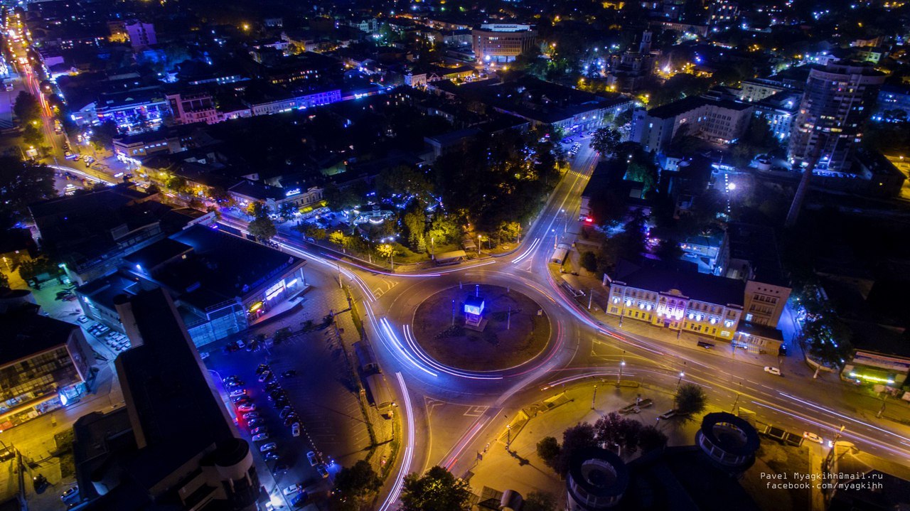 Центр города Симферополь ночью