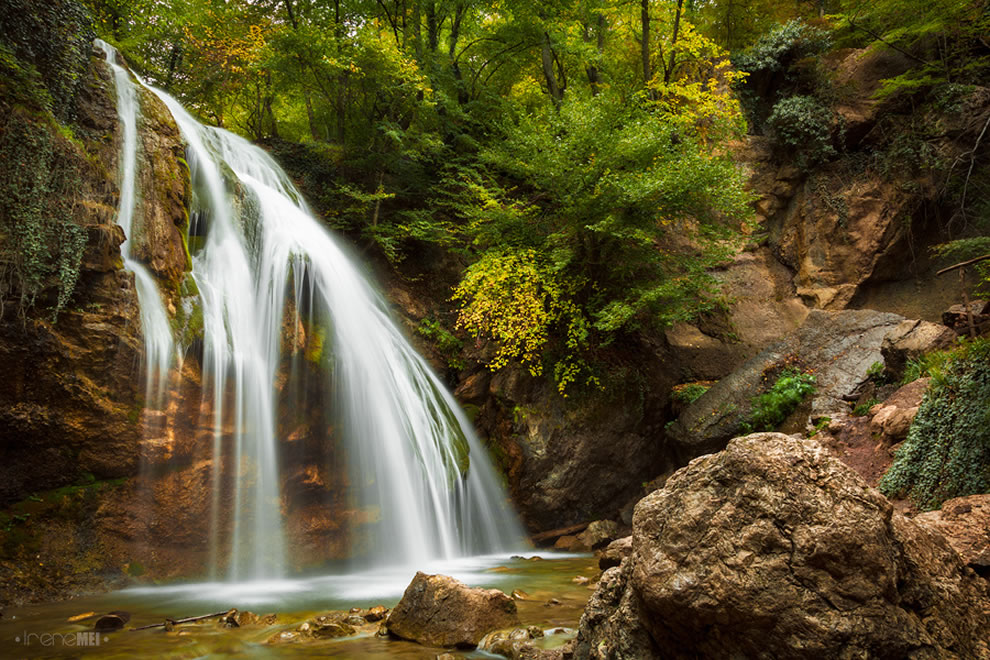 autumn-waterfall-in-the-forest-of-crimea