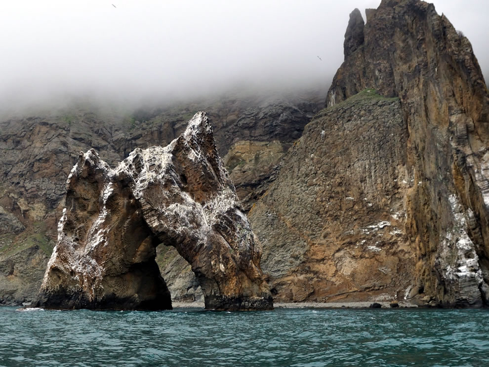 golden-gate-natural-arch-karadag-nature-reserve-as-seen-from-the-black-sea