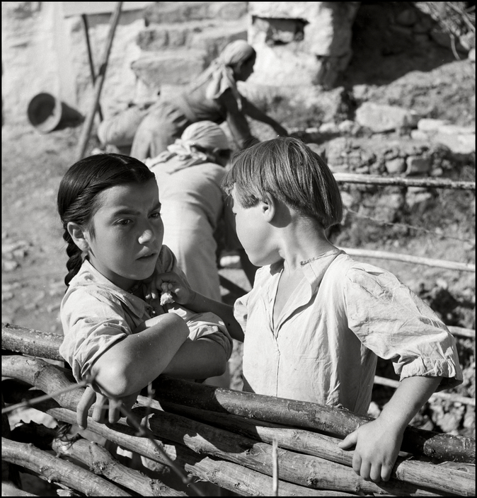 UKRAINE. Crimea.1943. Peasant Children in a village. M-UK-DNE-032